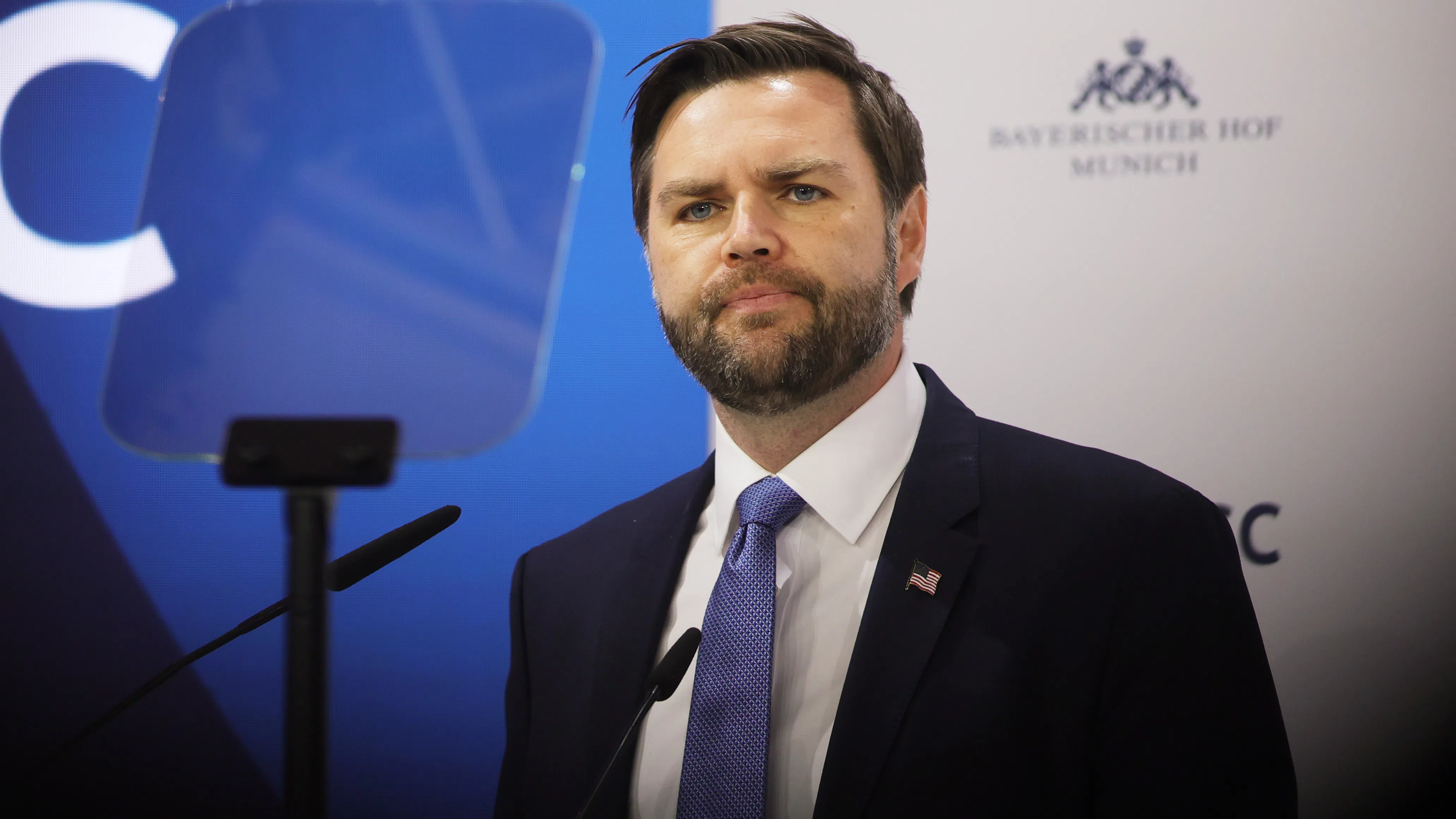 Вицепрезидентът на САЩ Джей Ди Ванс предупреждава, че „правителството е на път да спре работа“