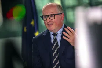 Според главния икономист на ЕЦБ, има сценарий, при който банките могат да бъдат поставени под натиск заради отслабващия долар