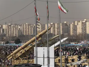 Иран обеща „да накаже агресора още днес“ след мащабната вълна от американски удари