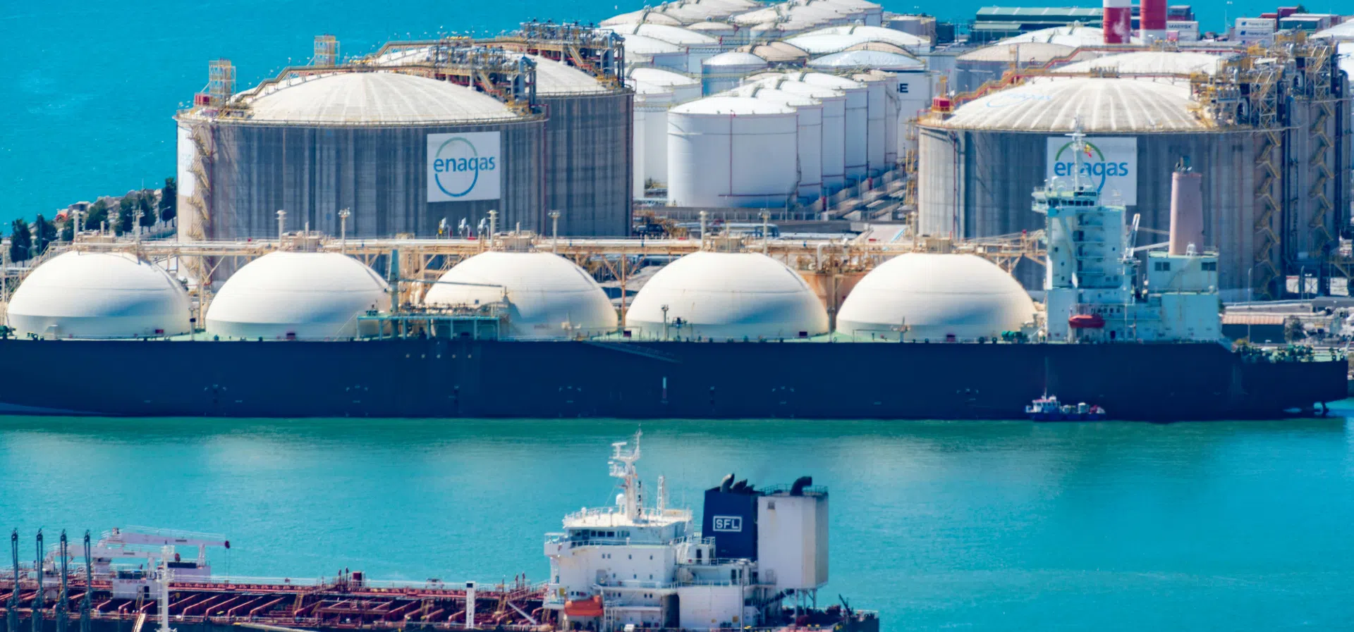 Суровият петрол в САЩ надхвърли 100 долара след несъгласието на Тръмп с предложението на Иран за Ормузкия проток