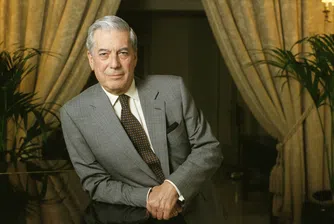 „Божествено надарен разказвач“: Марио Варгас Льоса постави Перу на световната сцена