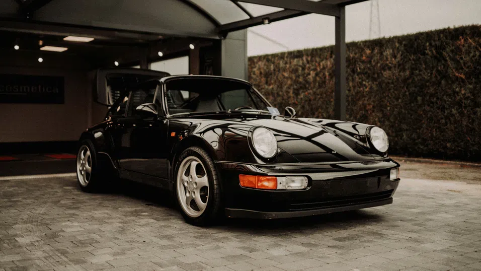 Емблематичното Porsche 911 вече ще идва като хибрид