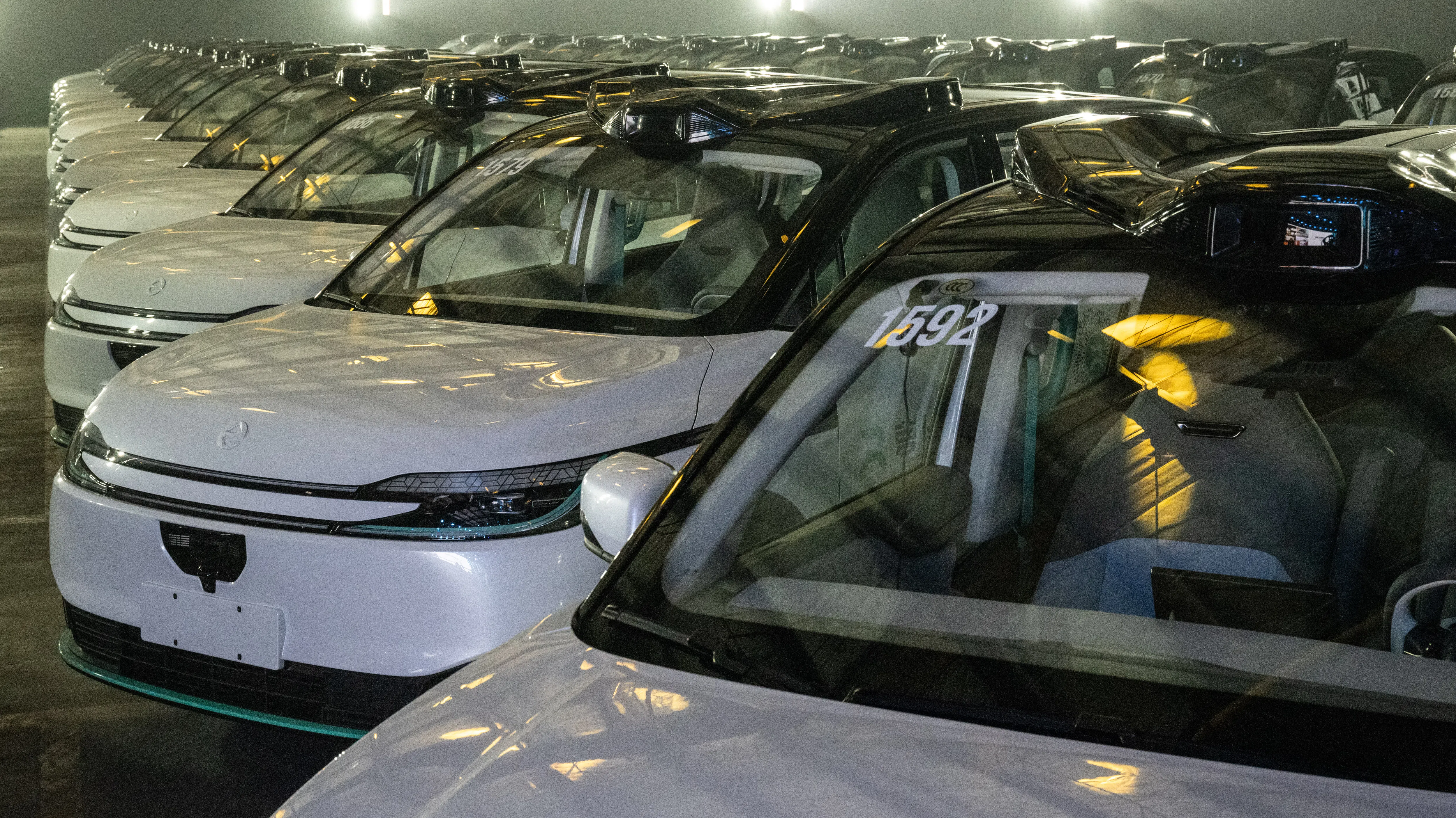 Baidu натиска газта на автономните коли: китайските роботаксита вече настигат Waymo в надпреварата за автономно бъдеще