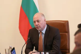 Законопроектът за държавния бюджет е бил подготвен и приет в кратки срокове и при ясни параметри, отговарящи на Закона за публичните финанси и критериите от Маастрихт, допълни Желязков