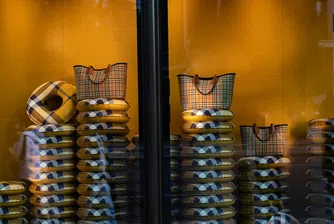 Burberry отчете пореден спад в продажбите и предприема мащабни съкращения