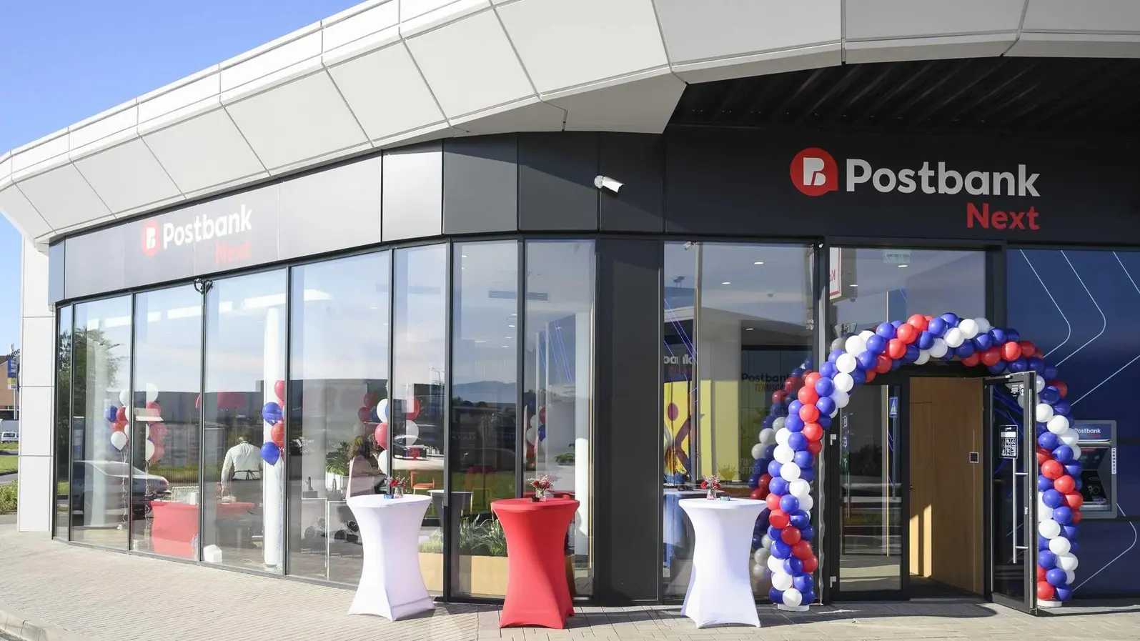Postbank задава посоката на модерното банкиране с Postbank Next