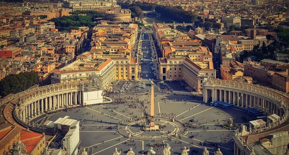 Технологии и вяра: Как гледат във Ватикана на изкуствения интелект?