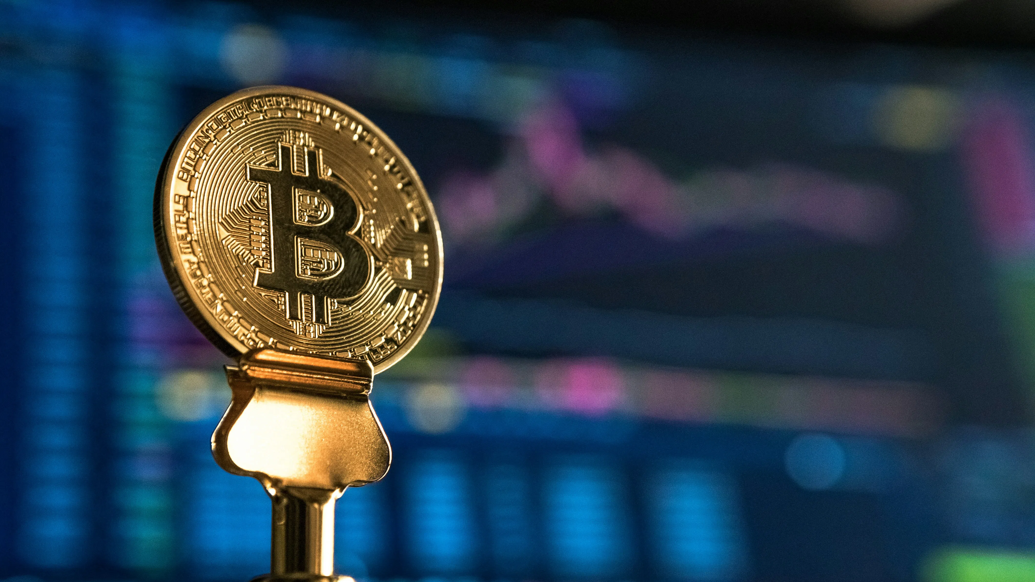 Биткойн надхвърли 120 000 долара в началото на „криптоседмицата“ в САЩ
