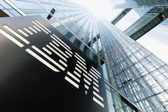 Акциите на IBM се сринаха с над 20% след предупреждение за по-слаби резултати през второто тримесечие