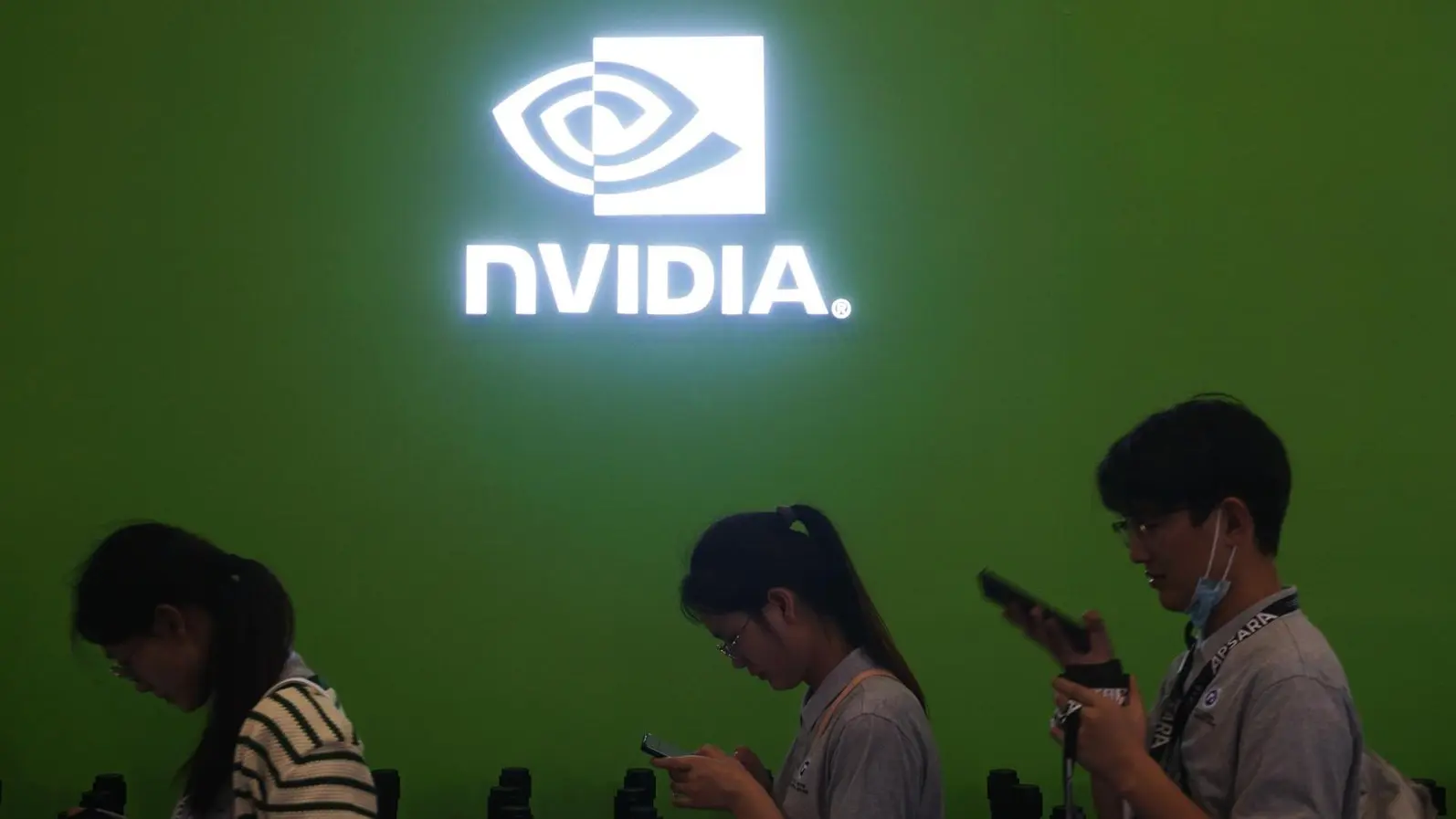 Nvidia намалява наполовина списъка с азиатски купувачи в опит да ограничи достъпа на Китай до AI чипове