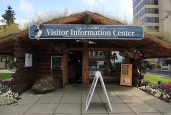 Градът не за първи път е арена на геополитическа среща. Но сега всичко е различно. „Очакваме Тръмп да направи нещо ужасно.“, казват някои от местните хора