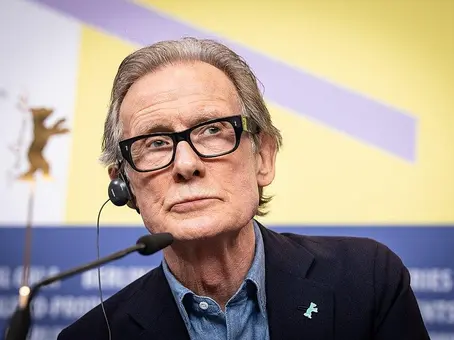 „Избягах в Париж, за да стана писател, а стигнах до просия“: Несбъднатата мечта на Бил Най