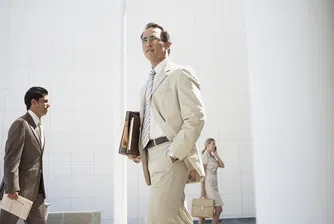 Въпреки несравнимата си способност да разширяват границите на възможното, много лидери, които се отличават от останалите, са изправени пред уникално предизвикателство: да се свържат с екипите си