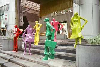 Ralph Lauren продава възглавници, Prada – торти. Защо хегемоните на лукса сменят фокуса