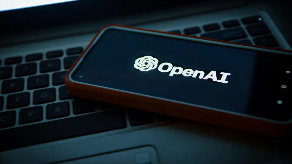Инженер на OpenAI е обвинен, че е скрил увит в тоалетна хартия микрофон в конферентна зала