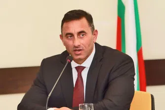 Правителството назначи Румен Спецов за особен управител на дружествата на "Лукойл" (обновена)