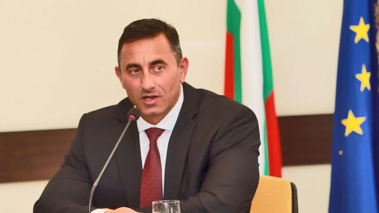 Правителството предложи Румен Спецов за особен търговски представител в „Лукойл Нефтохим“