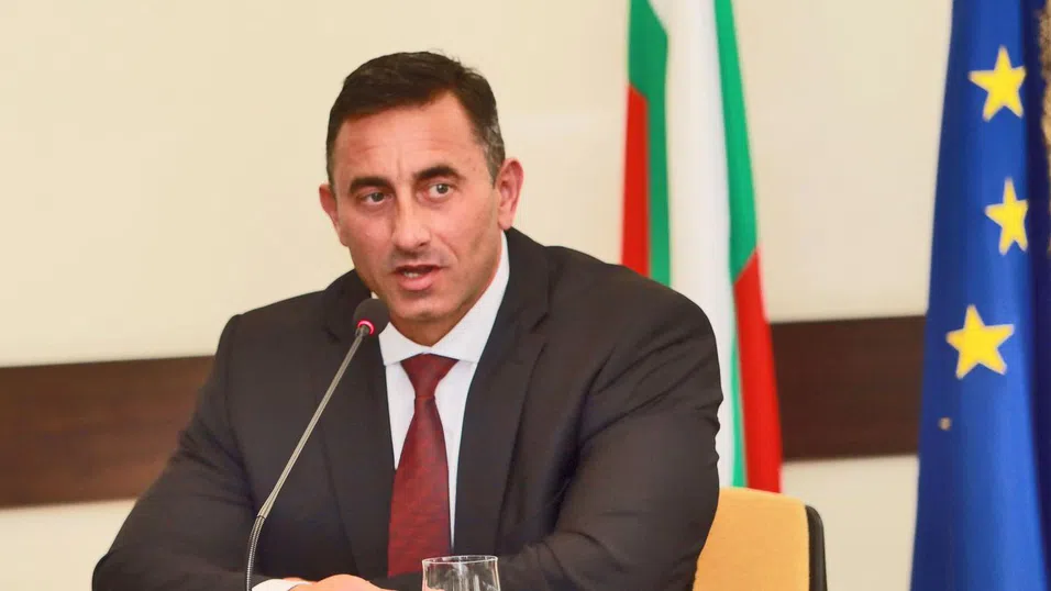 Правителството назначи Румен Спецов за особен управител на дружествата на "Лукойл" (обновена)