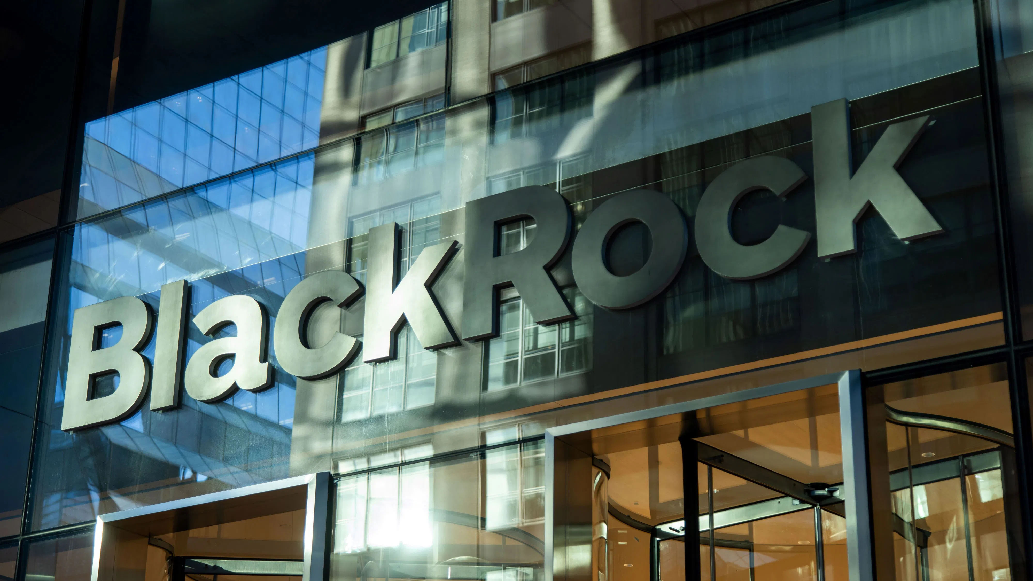 Активите на BlackRock достигат рекордните $11,6 трилиона през четвъртото тримесечие на 2024 г.