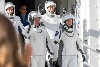 Астронавти от МКС започват пътуването си обратно към Земята при първата в историята медицинска евакуация на NASA