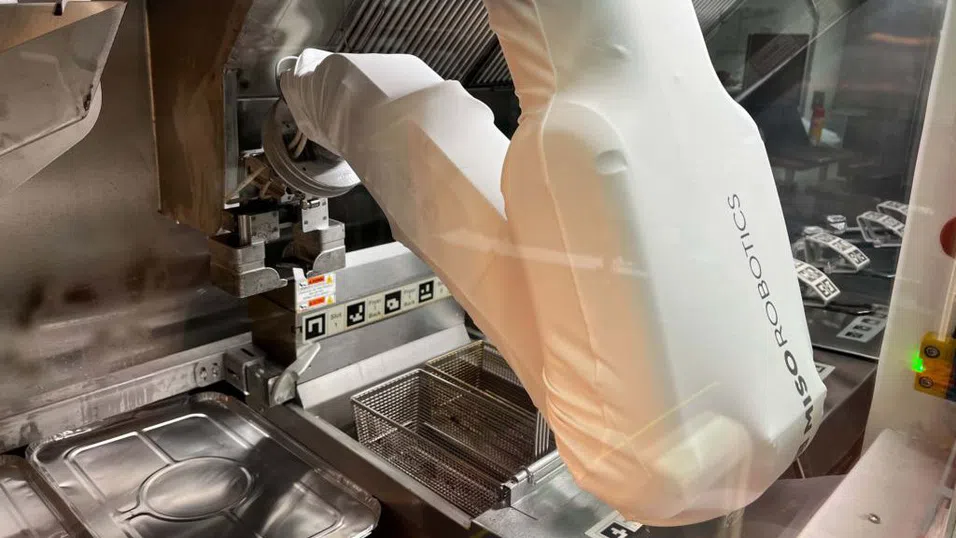 „Яжте бъдещето, платете с лицето си“: Едно посещение в AI заведение за бързо хранене