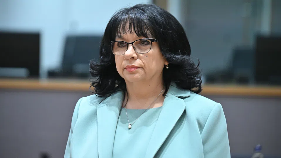 Петкова: Правителството е готово за приемане на еврото от началото на следващата година