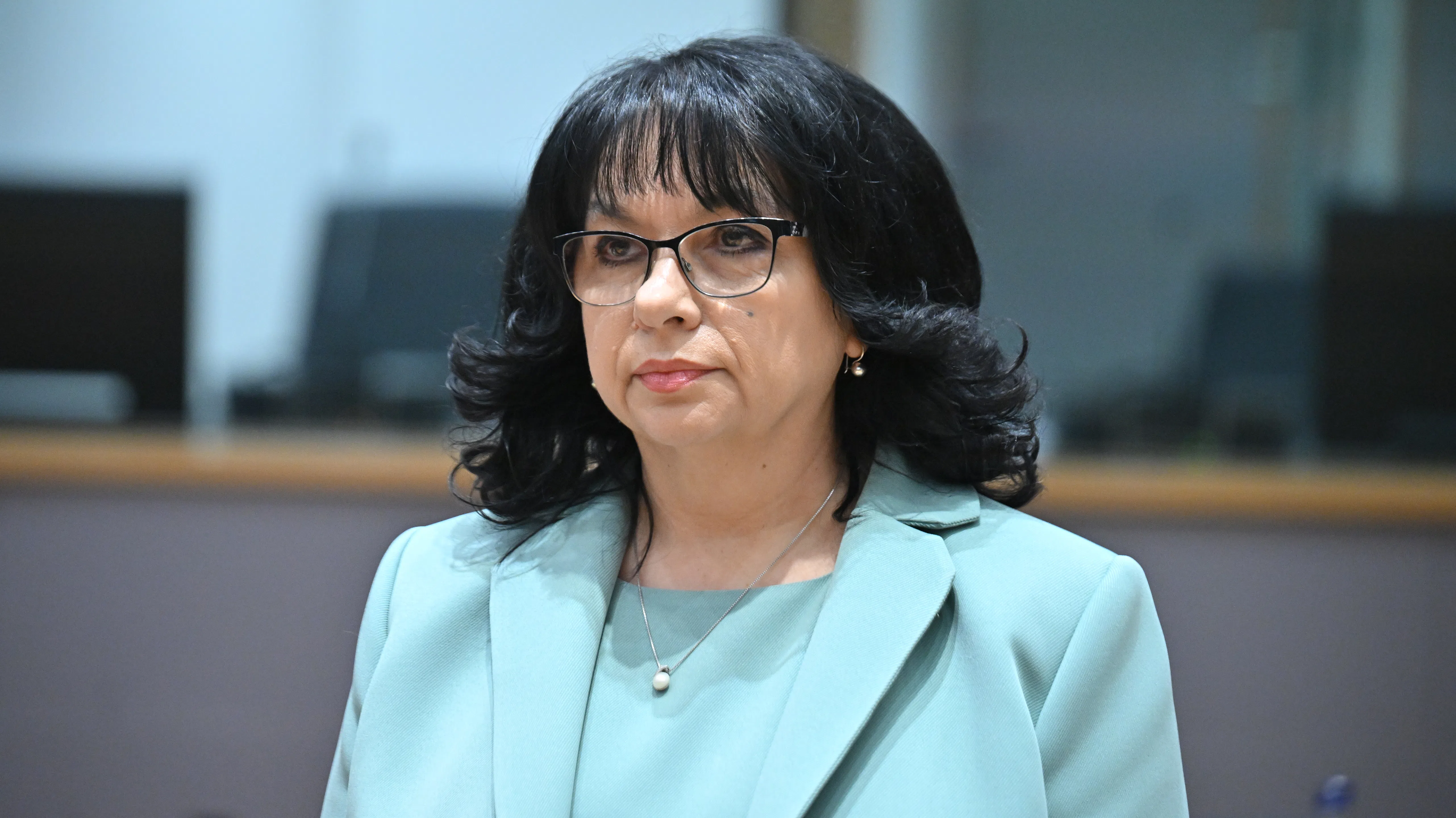 Петкова: Правителството е готово за приемане на еврото от началото на следващата година