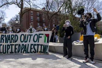 Университетът обяви, че ще се противопостави на исканията на Тръмп, правителството отговаря на с блокиране на грантове и договори на стойност 2.26 милиарда долара