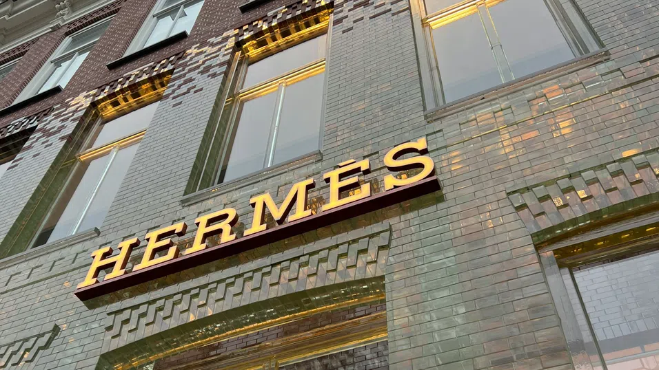 Луксът има нов лидер: Акциите на Hermès детронираха LVMH