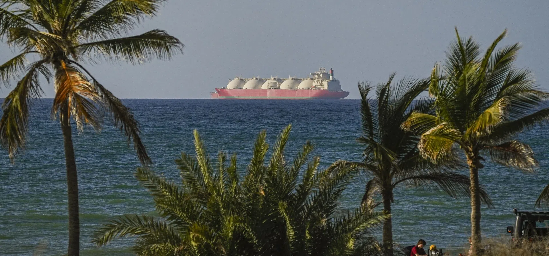 САЩ заявиха, че блокадата на Ормузкия проток е „напълно въведена“, същевременно дават сигнал за дипломатически изход за Иран.