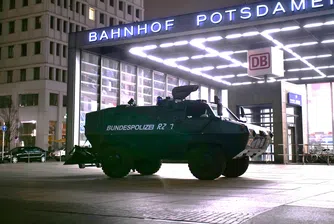 Министърът на отбраната Борис Писториус нарече "грешка" решението на бившия канцлер Ангела Меркел да прекрати наборната военна служба