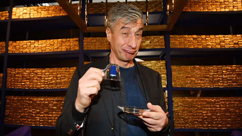 От банан за $120 000 до златна тоалетна: Провокаторът Маурицио Кателан се завръща