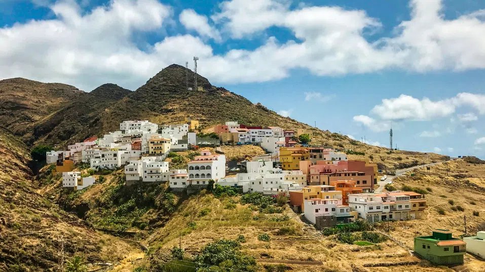 Тенерифе въвежда нов данък и ограничение за броя на туристите