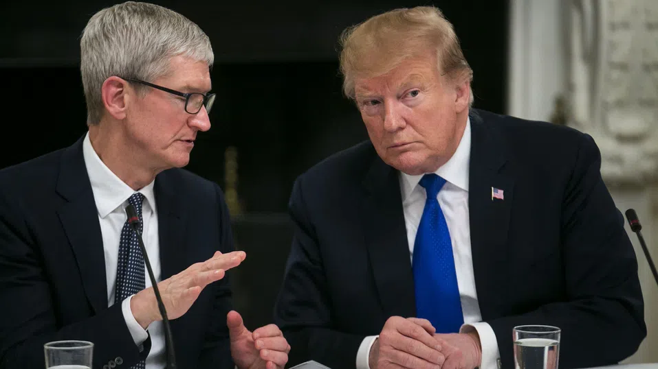 „Имах малък проблем с Тим Кук”: Тръмп не иска Apple да произвежда в Индия