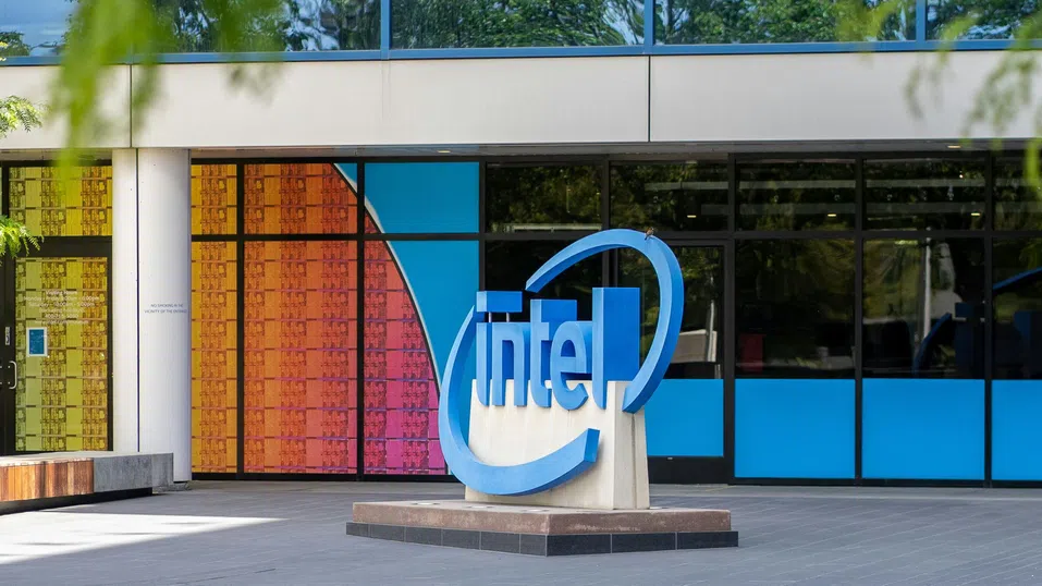 Белият дом обмисля да придобие дял в Intel, акциите ѝ скочиха след новината