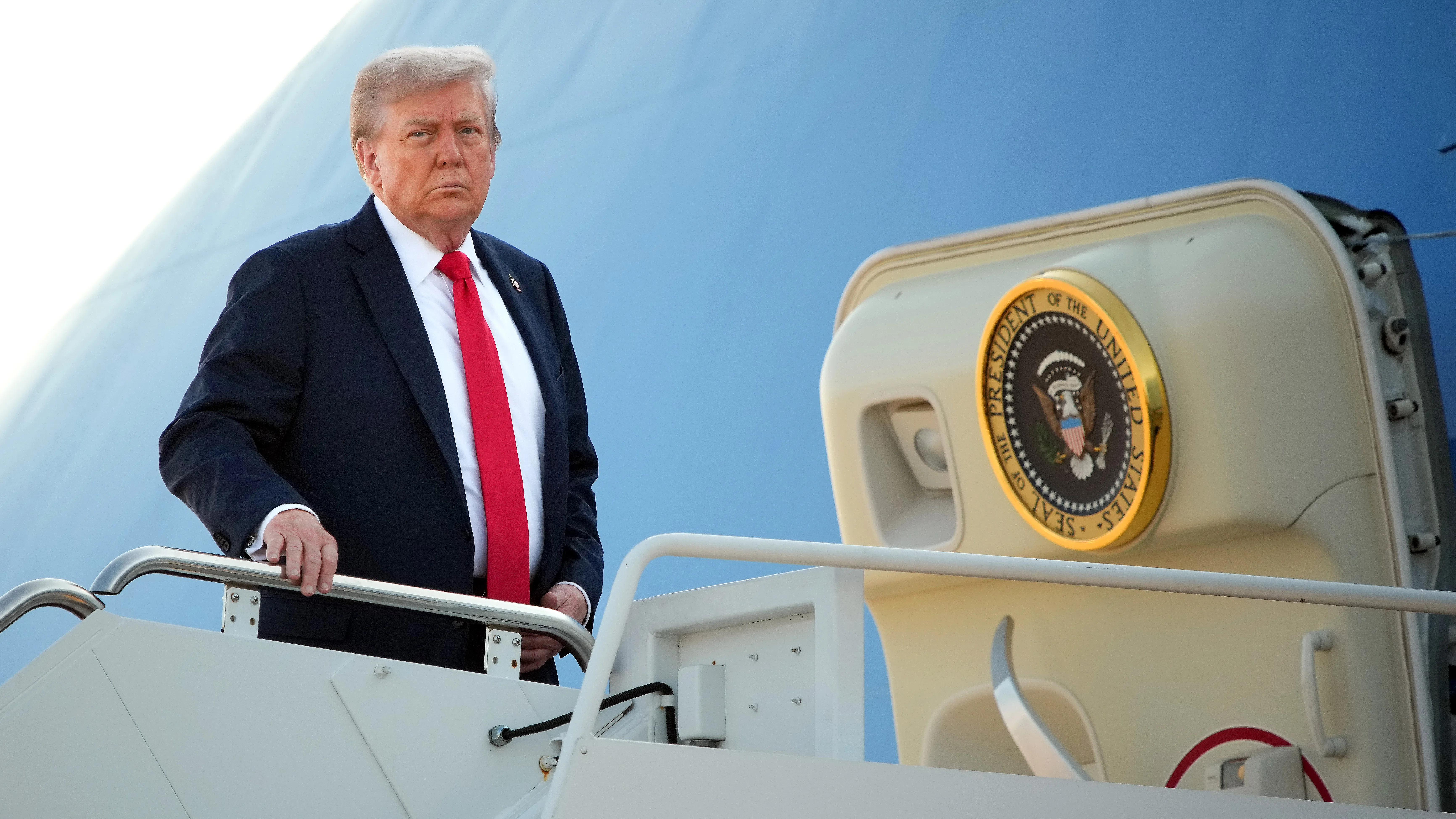 „Нямам право - жалко“: Тръмп отрече плановете за трети мандат