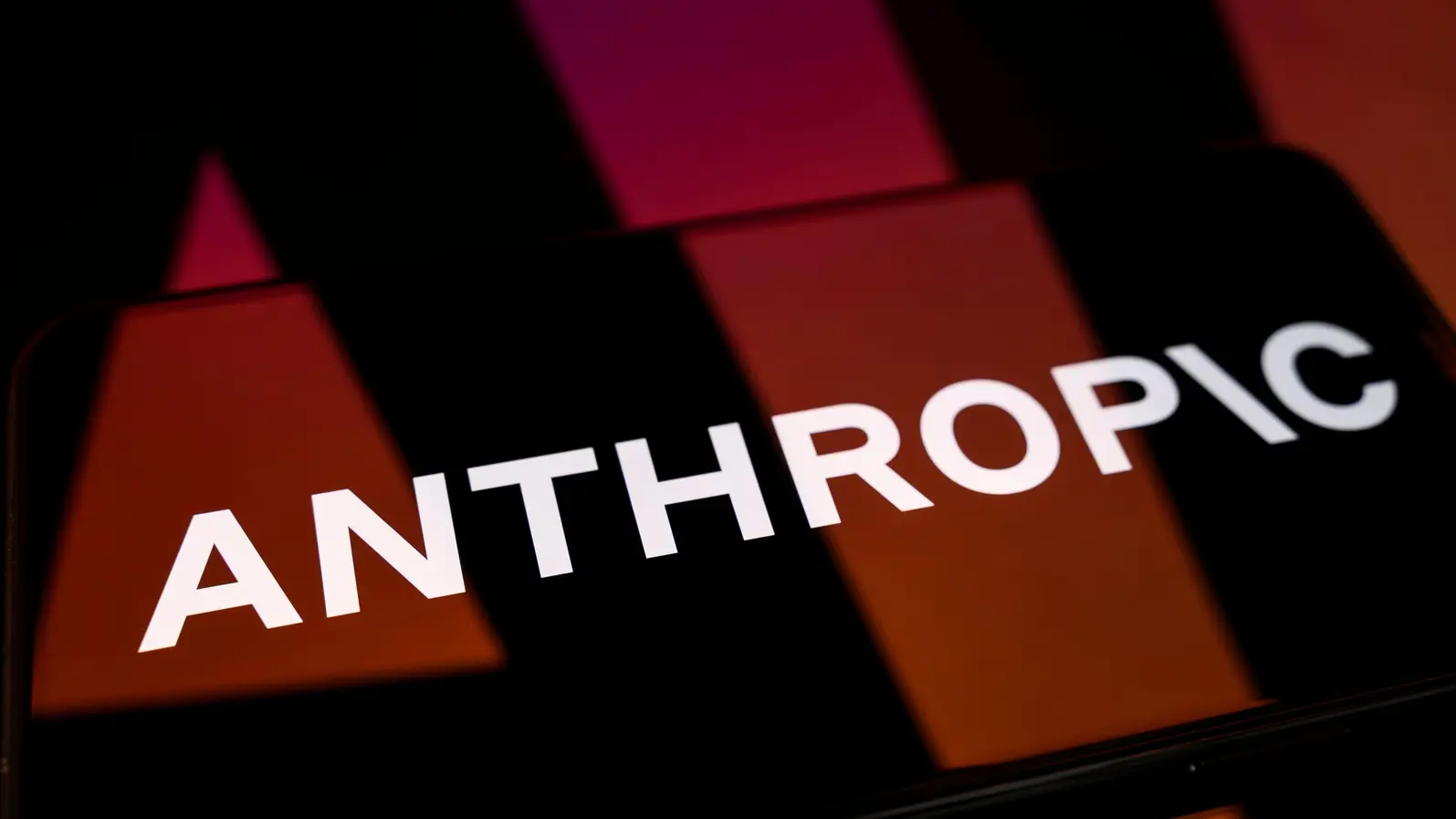 FT: Anthropic отчита близо 50% ръст на тримесечните приходи до 16,8 млрд. долара преди планираното IPO