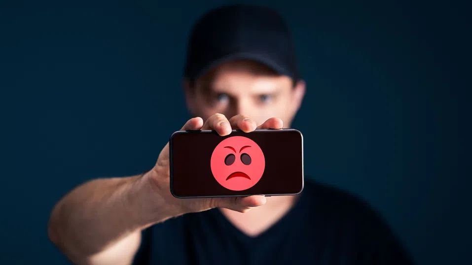 Мрази ме, за да забогатея. Как се печели от ненавистта в социалните мрежи