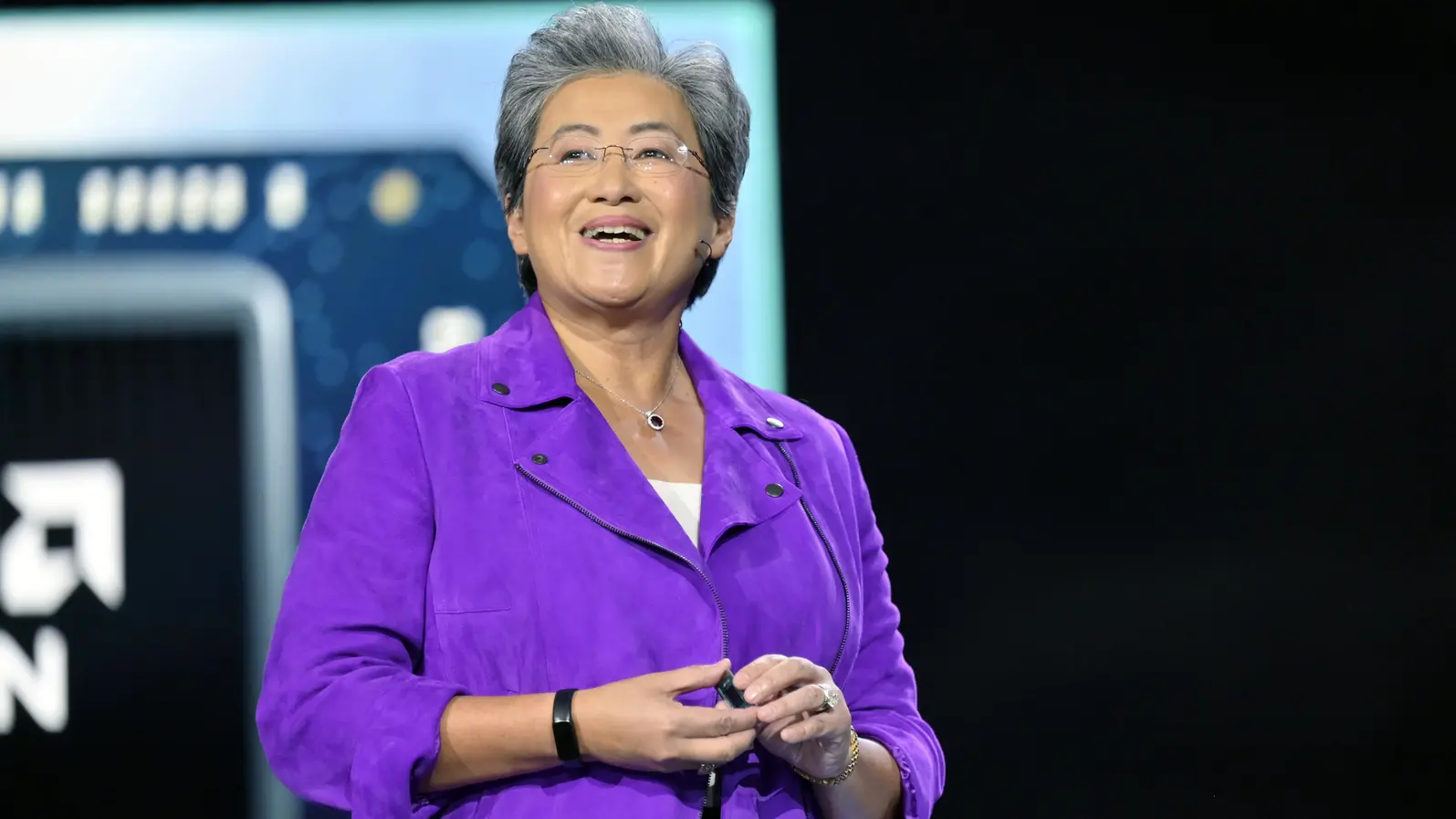 Приходите на AMD скачат с 50%. Защо акциите поеха надолу?