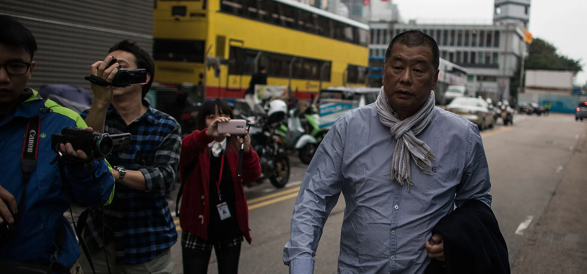 Осъдиха Джими Лай, демократичния символ на Хонконг, когото Тръмп обеща да спаси