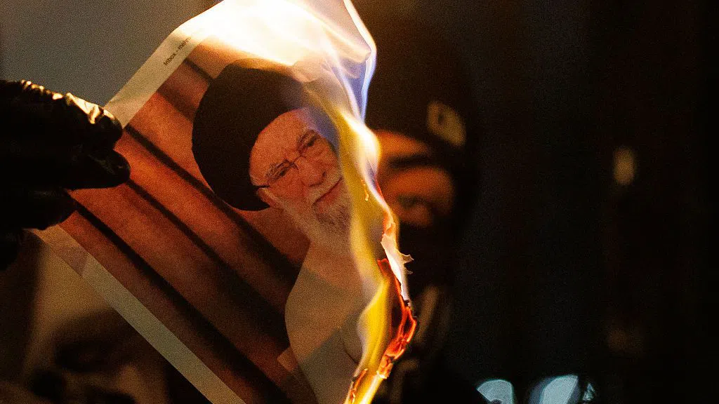 Такса „тленни останки“ – нова форма на репресии срещу протестиращите в Иран