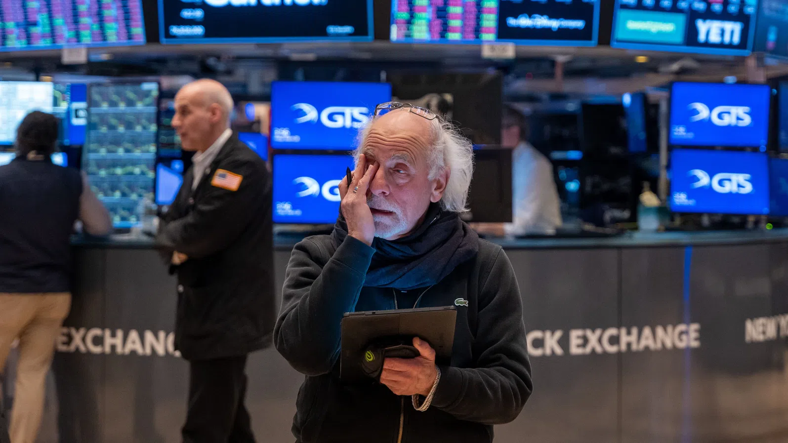 „Да очакваш неочакваното“: Как инвеститорите на Уолстрийт се справят с хаотичния пазар