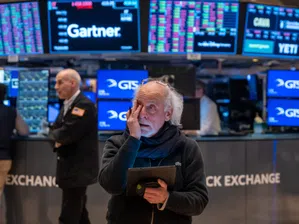 „Да очакваш неочакваното“: Как инвеститорите на Уолстрийт се справят с хаотичния пазар