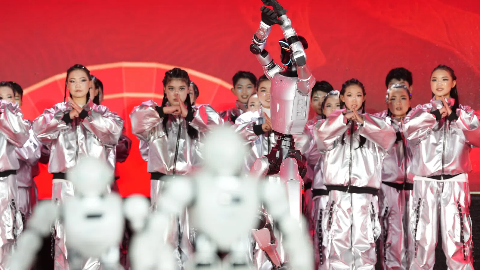 Хуманоидните роботи на Китай излизат на сцената на най-гледаното шоу за Лунната нова година