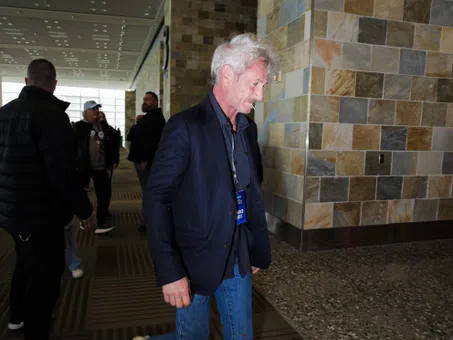 Шон Пен спечели трета статуетка „Оскар“ в кариерата си, но избра Украйна вместо церемонията