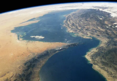 Часовникът за Ормуз тиктака: Заплахите на Тръмп разклащат пазарите и вдигат цените на петрола