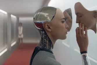 10 години по-късно: Колко плашещо точно предвиди „Ex Machina“ бъдещето на AI?