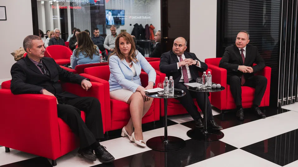 Онлайн банкирането става все по-ключов канал за комуникация между банката и бизнеса