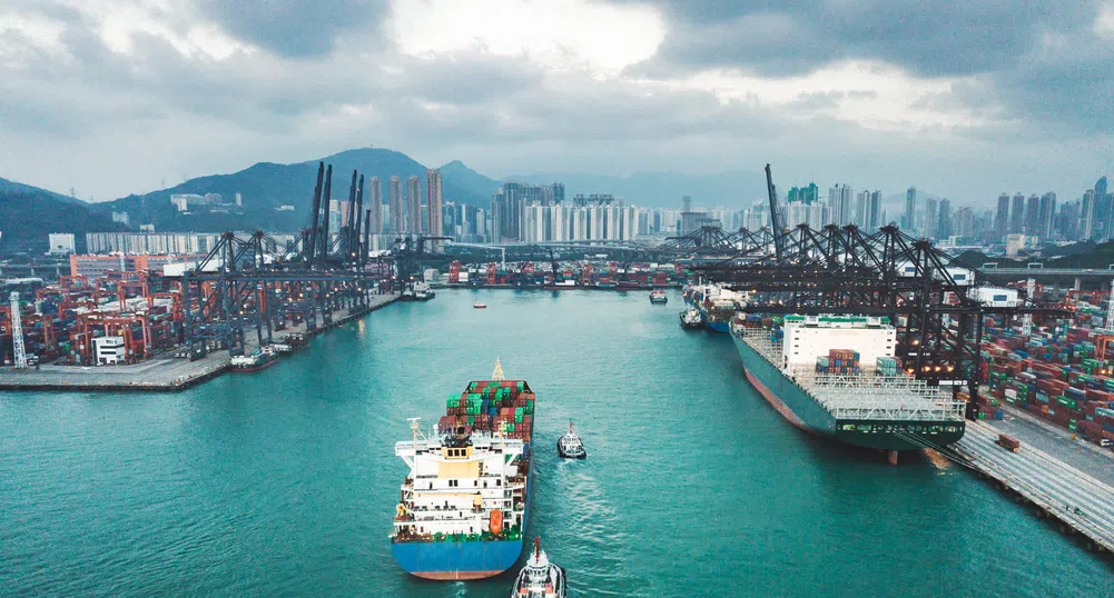 Китайската икономика ускорява растежа си до 5% през първото тримесечие,  но войната с Иран помрачава перспективите