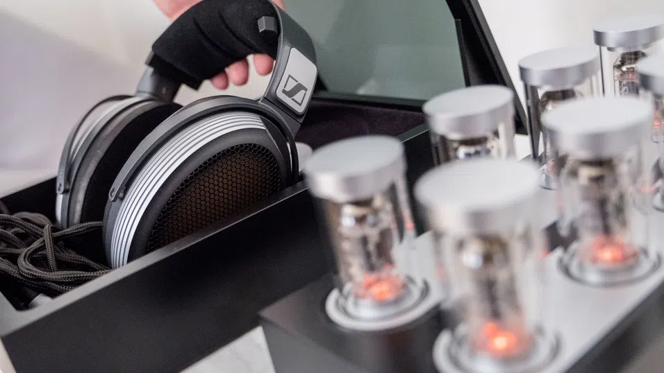 Само за маниаци: Къде се правят слушалки за 70 000 долара